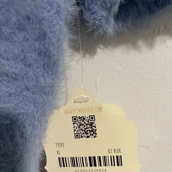 Altar’d state ice blue fuzzy soft car op top xs NWT - Picture 6 of 7